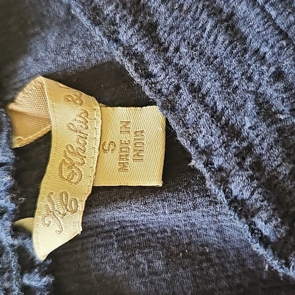 KC KHAKIS & CO top in size small. - Picture 5 of 5